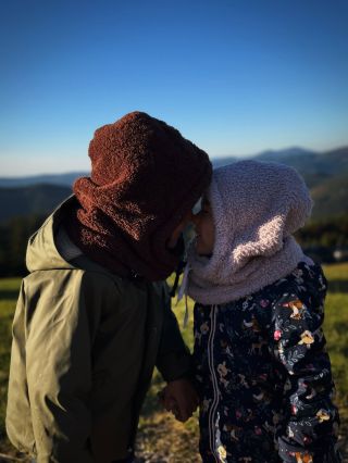 Víc než naše kukly už hřeje opravdu jen láska🥹🤍🫶🏻 #láskazeškolky . Kukly objednávej na našem webu www.wjau.cz