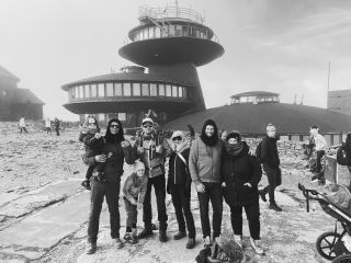 S naší kuklou začíná dobrodružství 🤍 ⛰️ . Objednávat můžeš na ➡️ www.wjau.cz